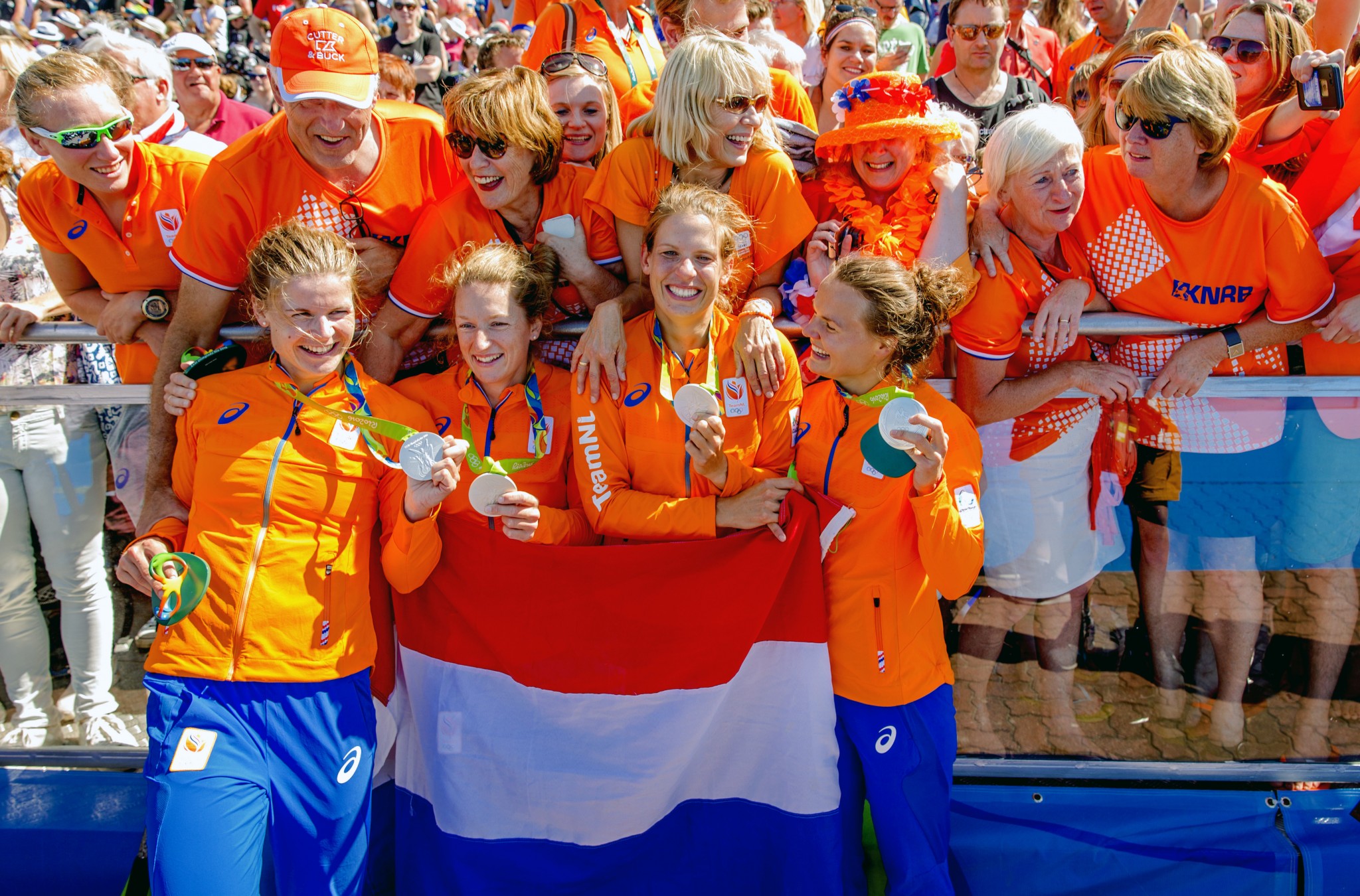 Dubbelvier Chantal Achterberg, Nicole Beukers Inge Janssen en Carline Bouw